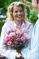 Romantik pur: Diese wunderschöne Kombination aus rosa Heide und Rosen ist der ideale Brautstrauß.