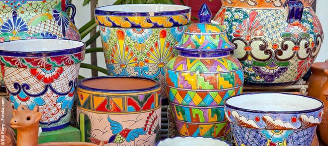 Leuchtende Farben, geometrische und organische Motive sind das Markenzeichen mexikanischer Keramik, © Bill Perrry, fotolia